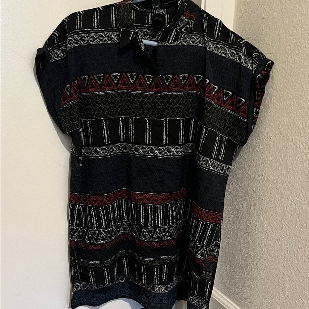 Women’s Black and Red Patterned Shirt